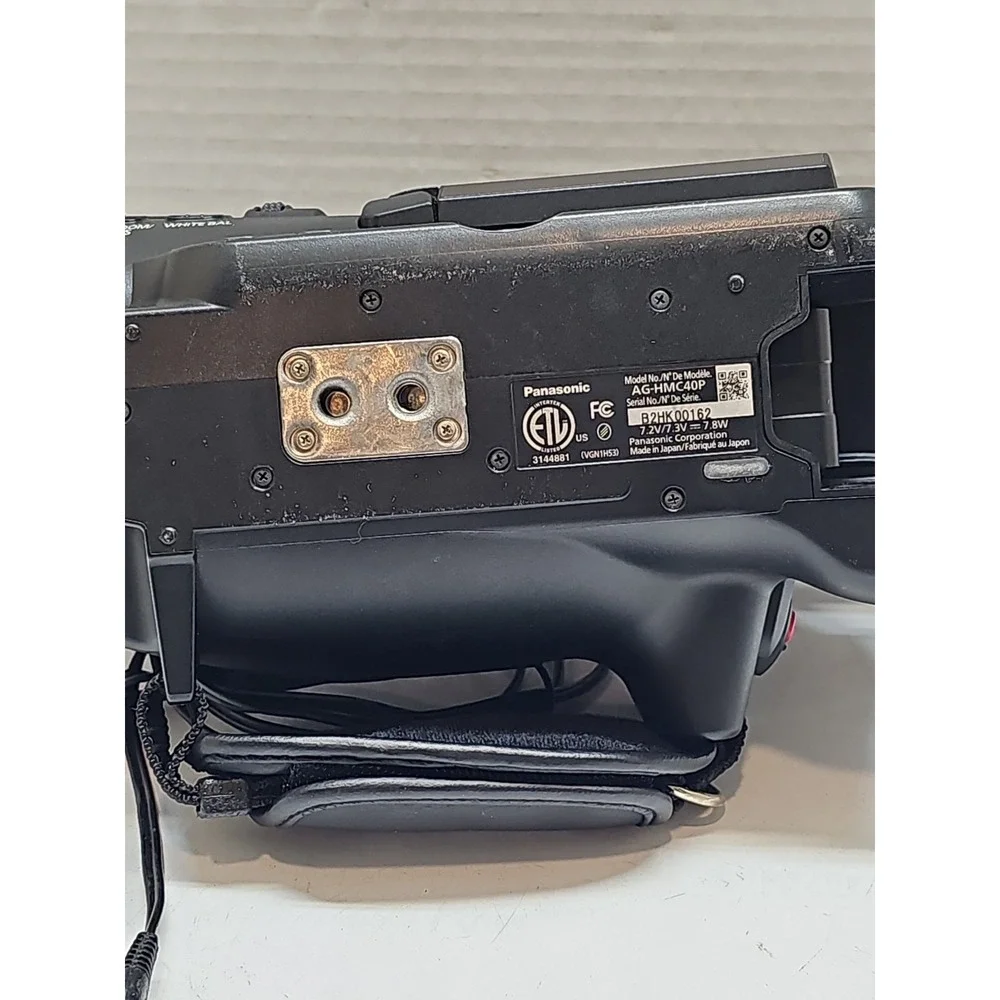 Panasonic AG-HMC40P AVCCAM Professional HD Camcorder (FOR PARTS OR REPAIR)